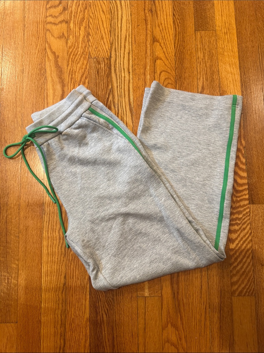 LEBOP Women’s Heather Gray Sweatpants with Green Trim Size XS